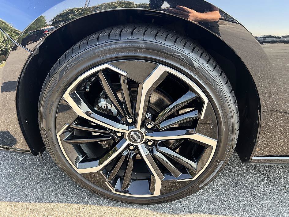 Certified Used 2024 Super Black Nissan 2.5 SR image 9