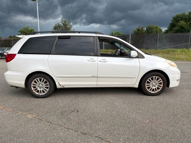 Used 2008 White Toyota XLE image 2