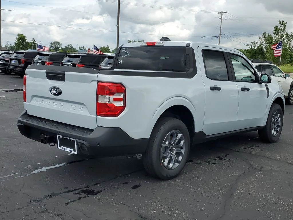 New 2026 Space White Metallic Ford XLT image 4