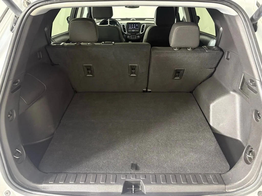 Used 2024 White Chevrolet LT image 37
