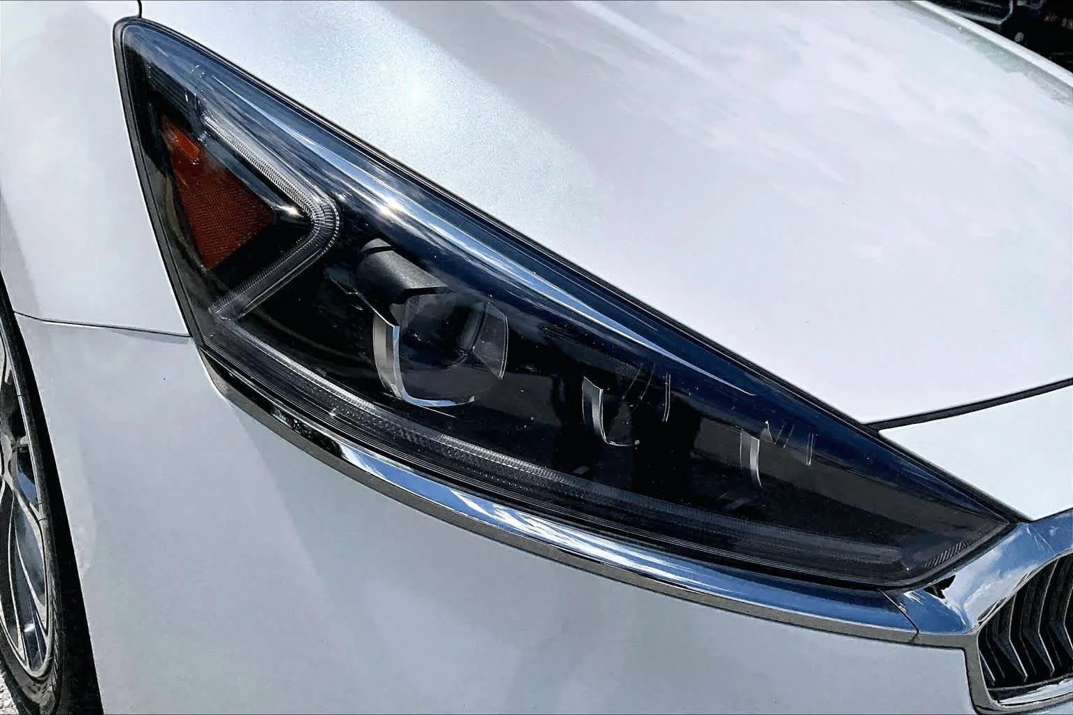 Used 2019 Snow White Pearl Kia Technology image 44