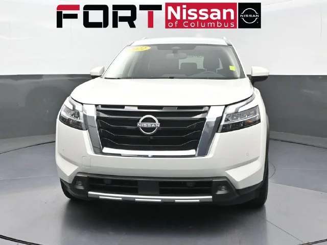 Used 2022 White Nissan SL image 2