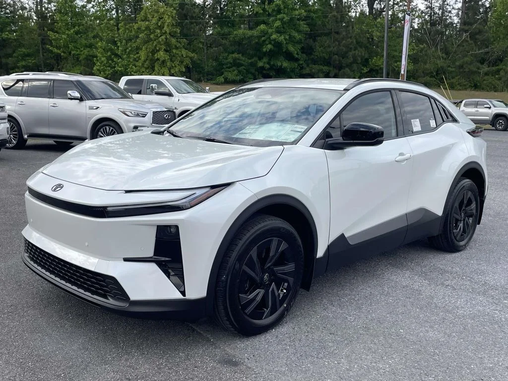 New 2026 Wind Chill Pearl Toyota SE image 5