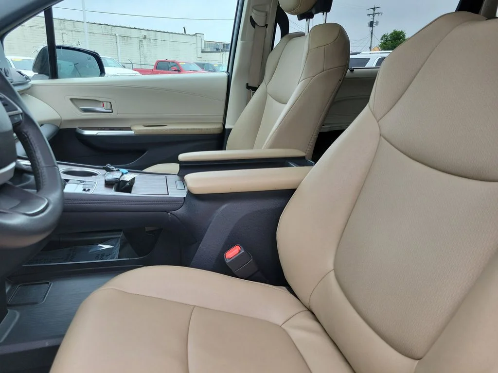 Used 2023  Toyota XLE image 21