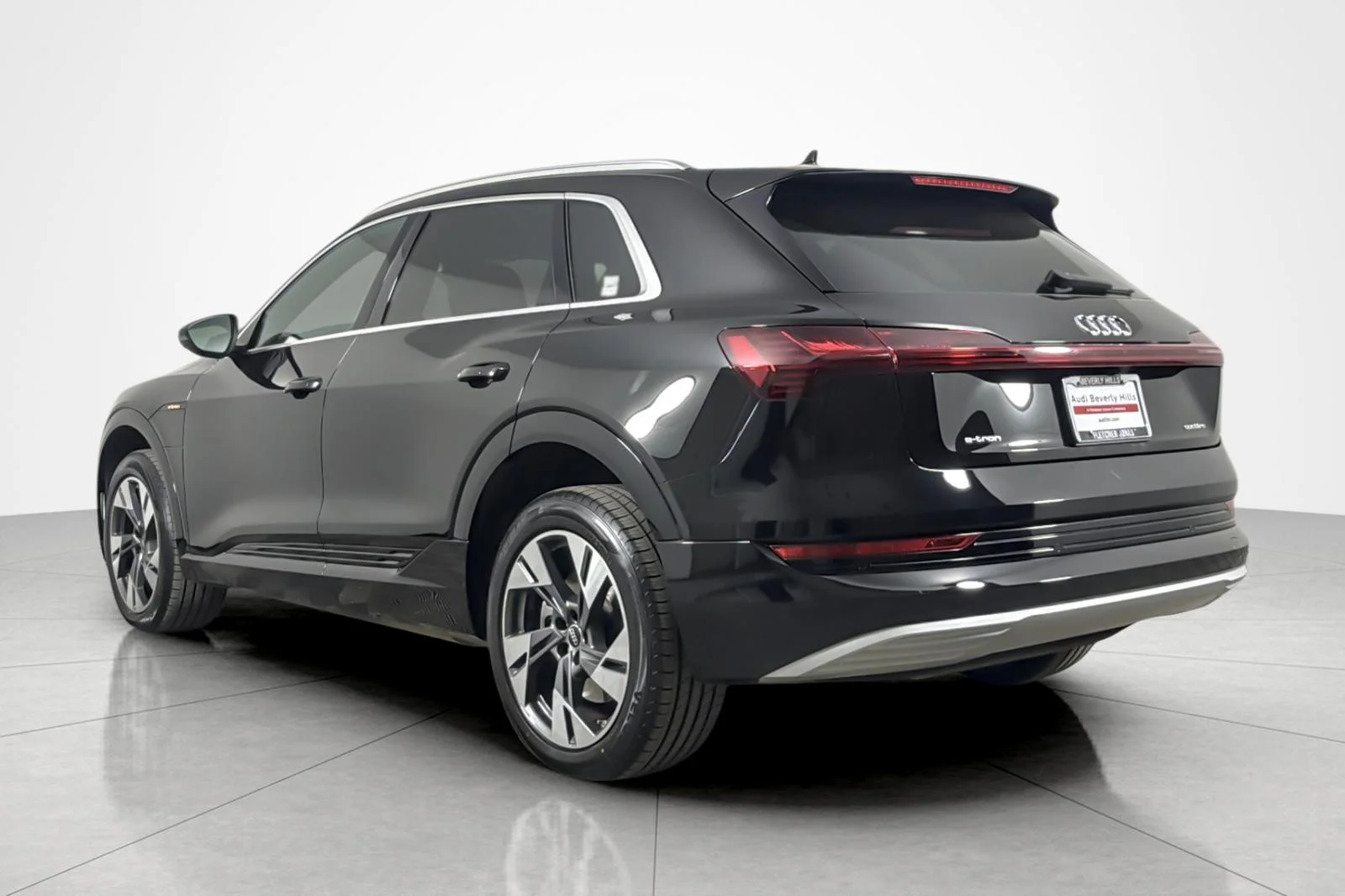 Used 2022 Brilliant Black Audi Premium quattro image 3