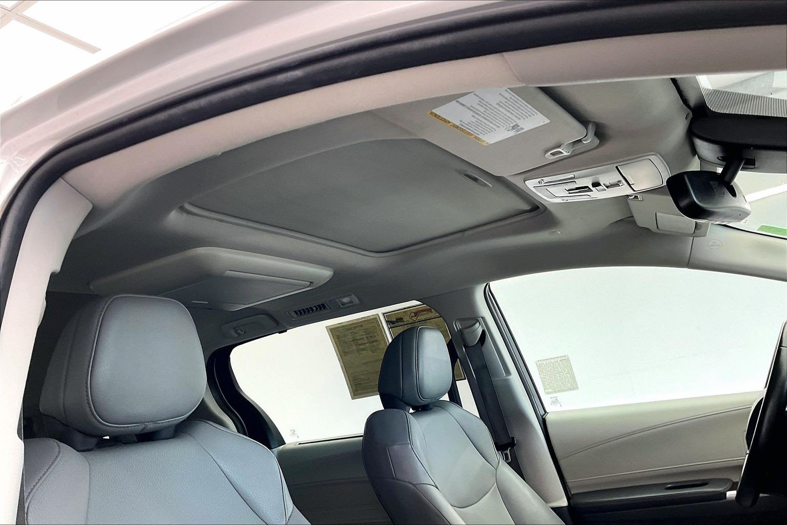 Used 2022 Wind Chill Pearl Toyota XLE image 25