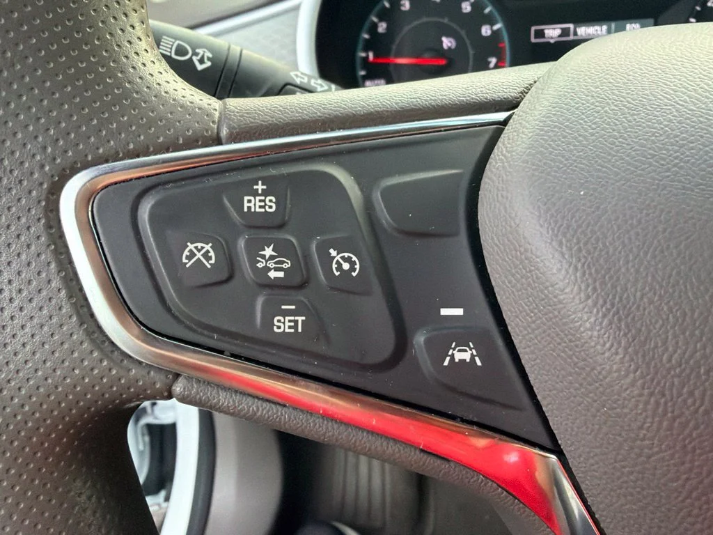 Used 2024 Summit White Chevrolet LT image 31