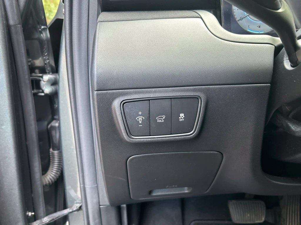 Used 2022 Gray Hyundai SEL image 25