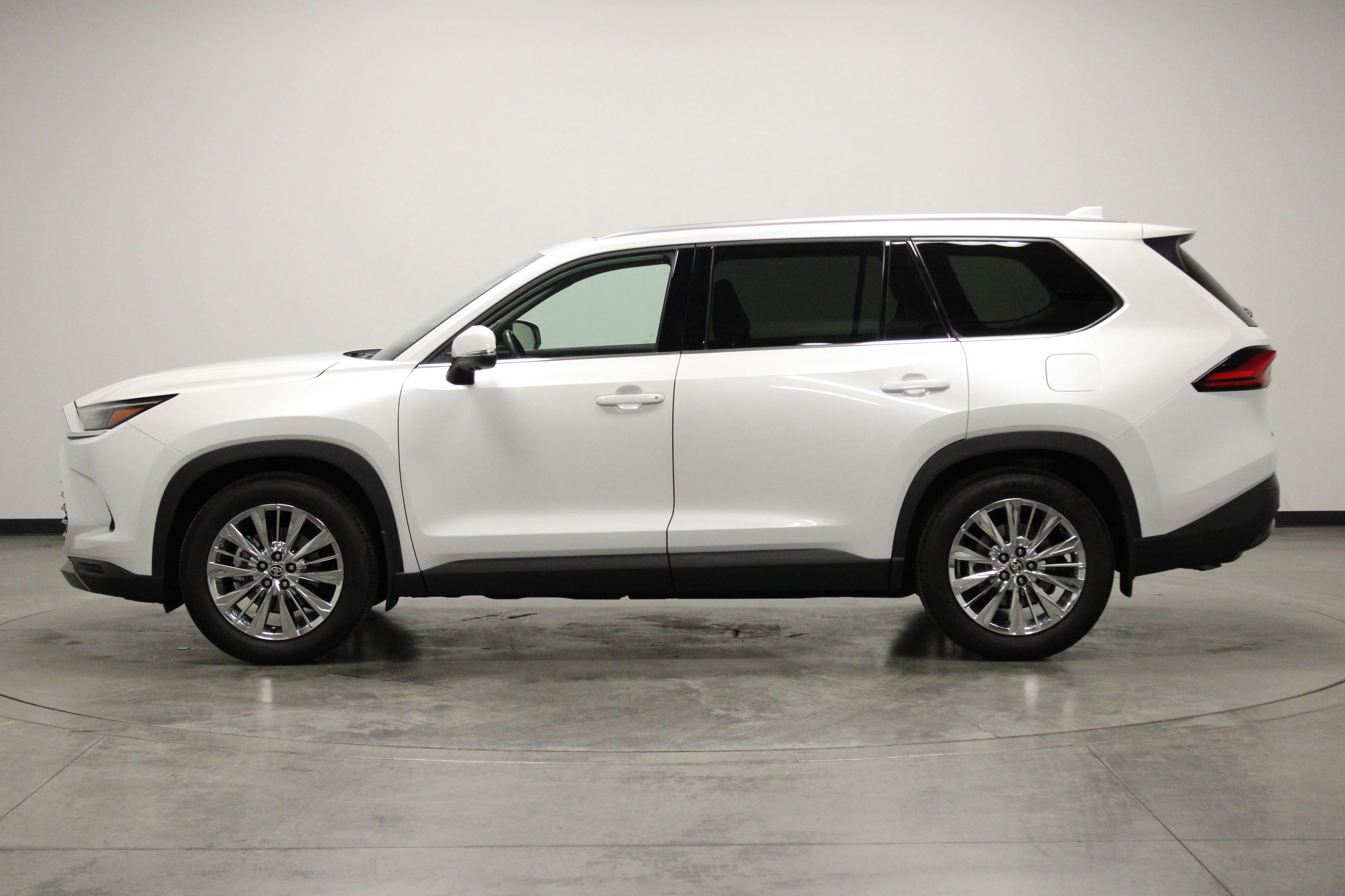 Used 2024 Pearl Toyota Platinum image 5