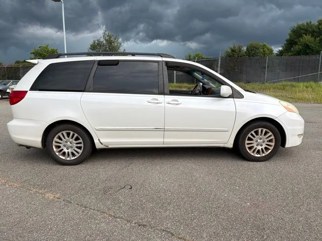 Used 2008 White Toyota XLE image 2