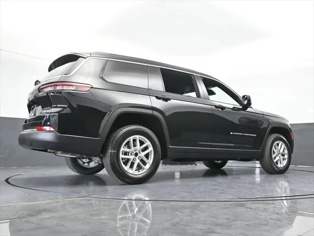 New 2026 Diamond Black Crystal Pearl-Coat Exterior Paint Jeep Laredo image 57