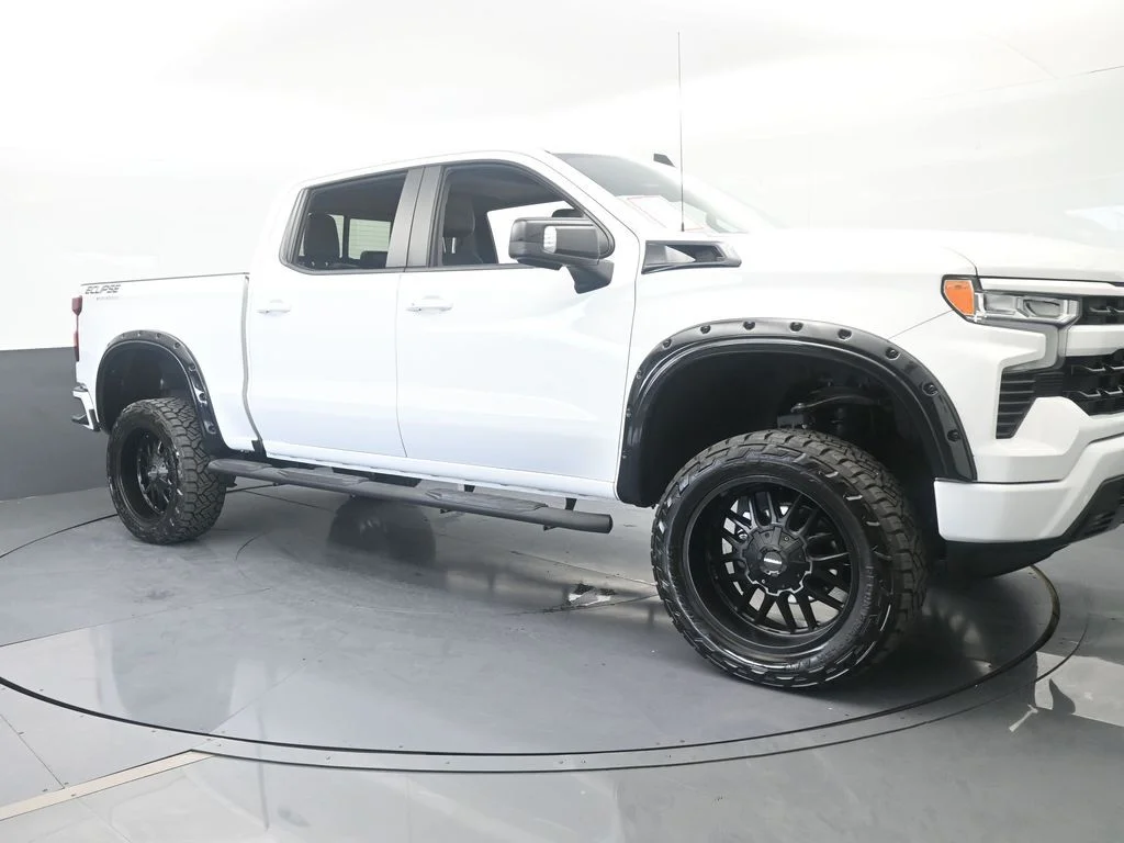 Used 2022 Summit White Chevrolet RST image 8