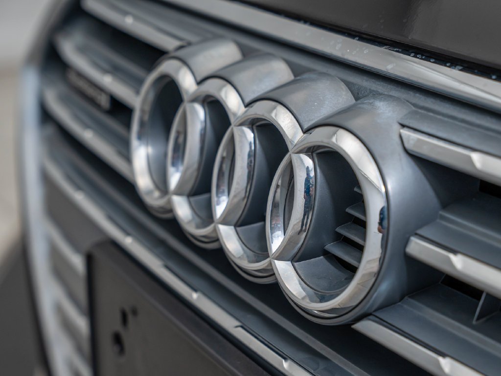 Used 2019 Brilliant Black Audi 2.0T Premium image 3