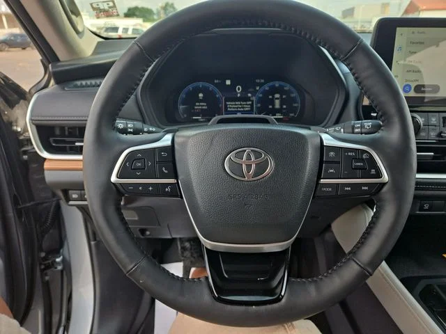 Used 2025 Gray Toyota Platinum image 14