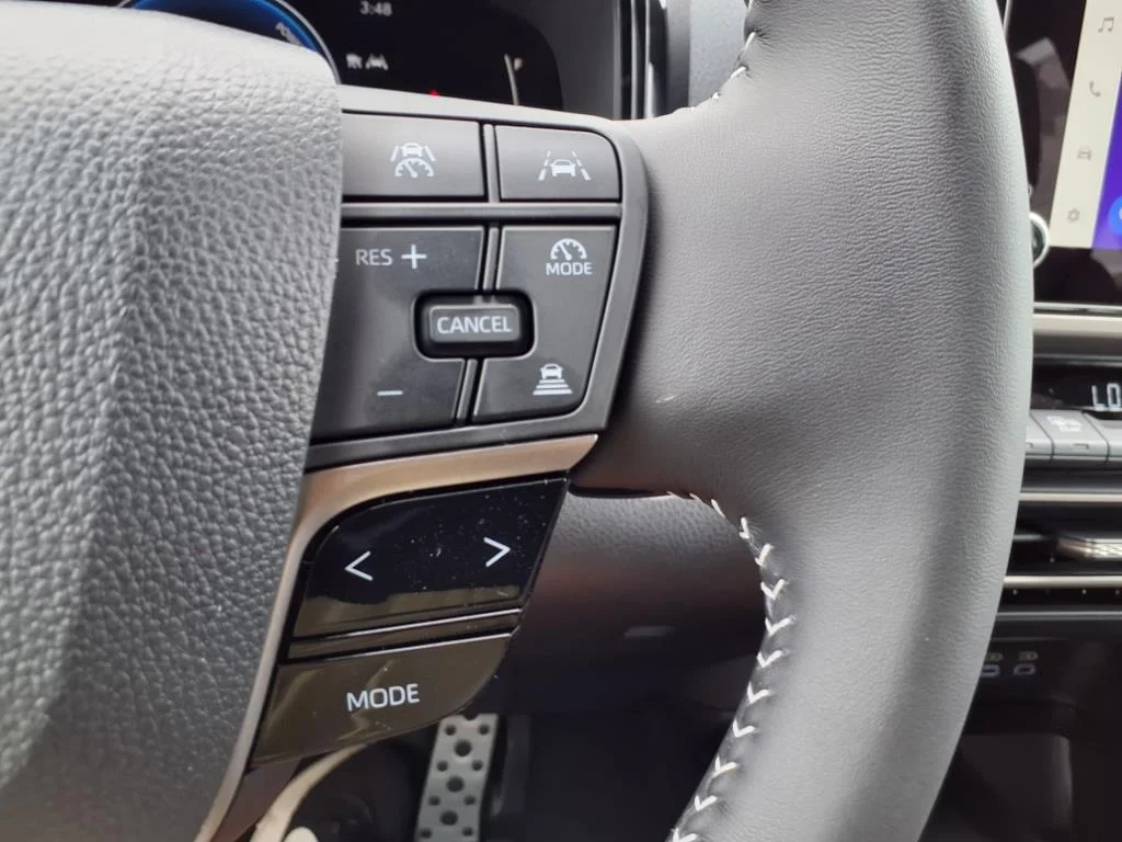 2025 Toyota Camry SE - Photo 24