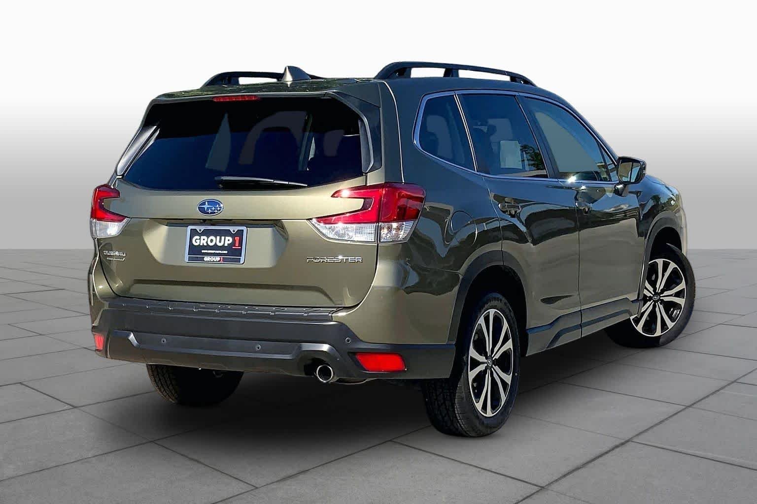 Used 2023 Autumn Green Metallic Subaru Limited image 13