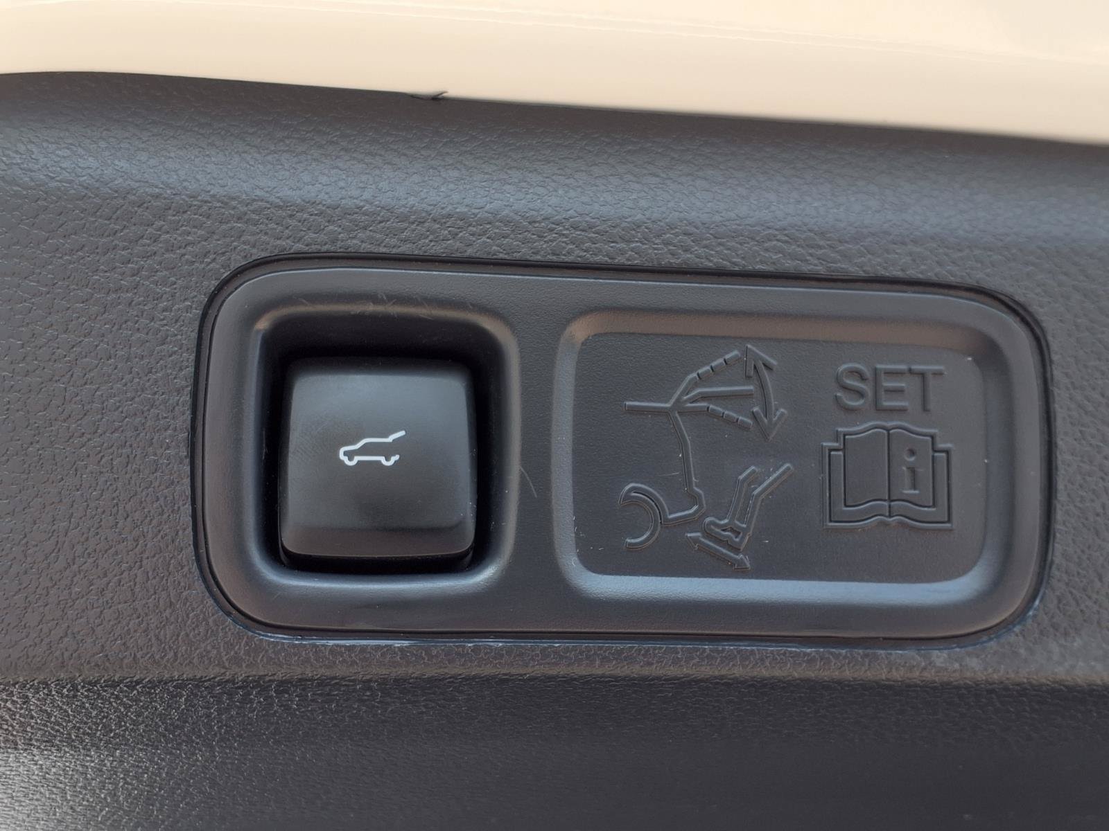 Certified Used 2023 Star White Metallic Tri-Coat Ford Limited image 29