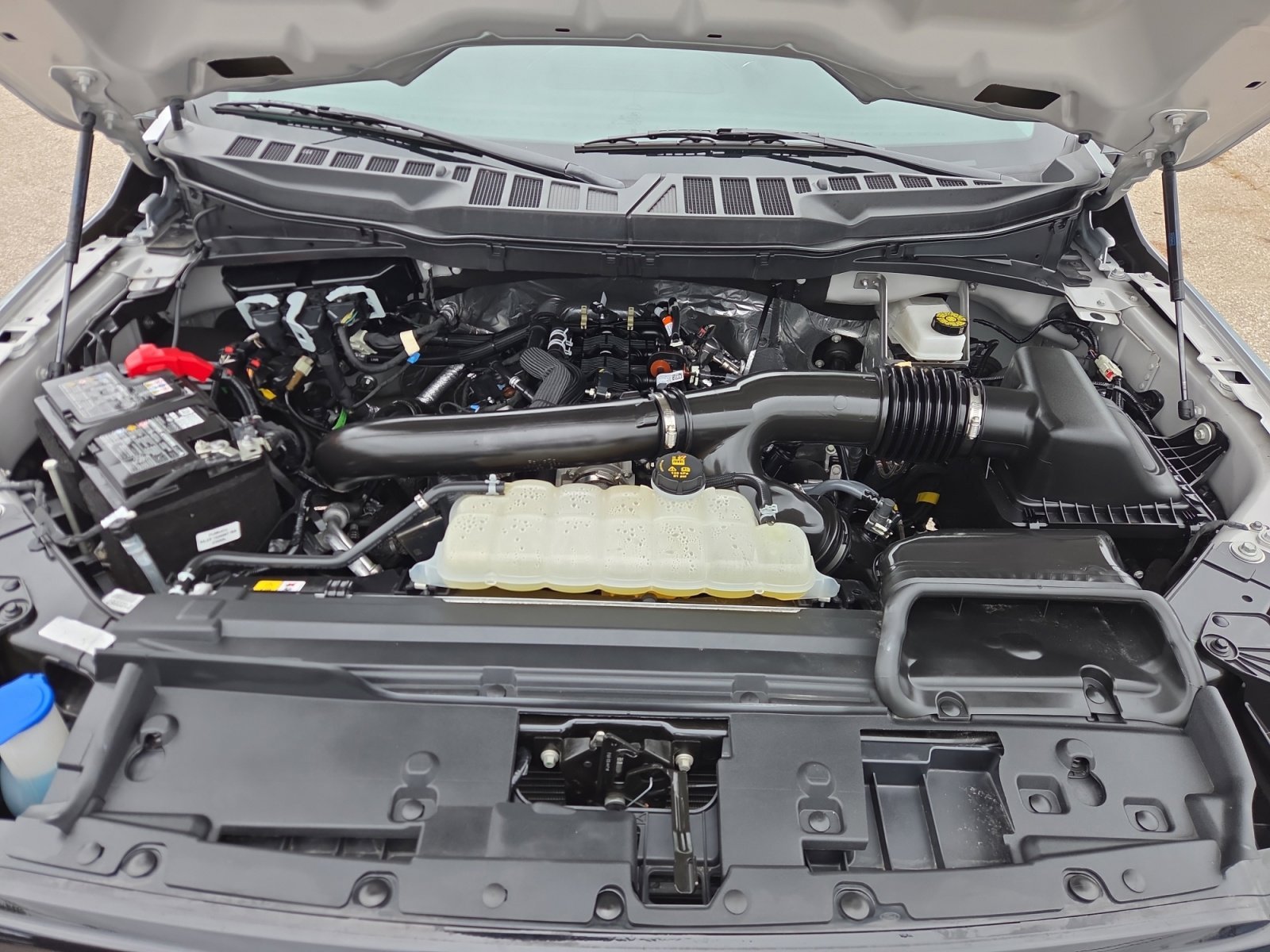 2025 Ford F-150 XLT - Photo 18