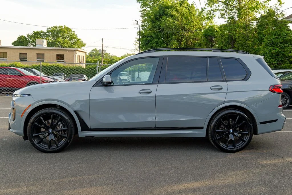 Used 2024 Brooklyn Gray Metallic BMW xDrive40i image 4