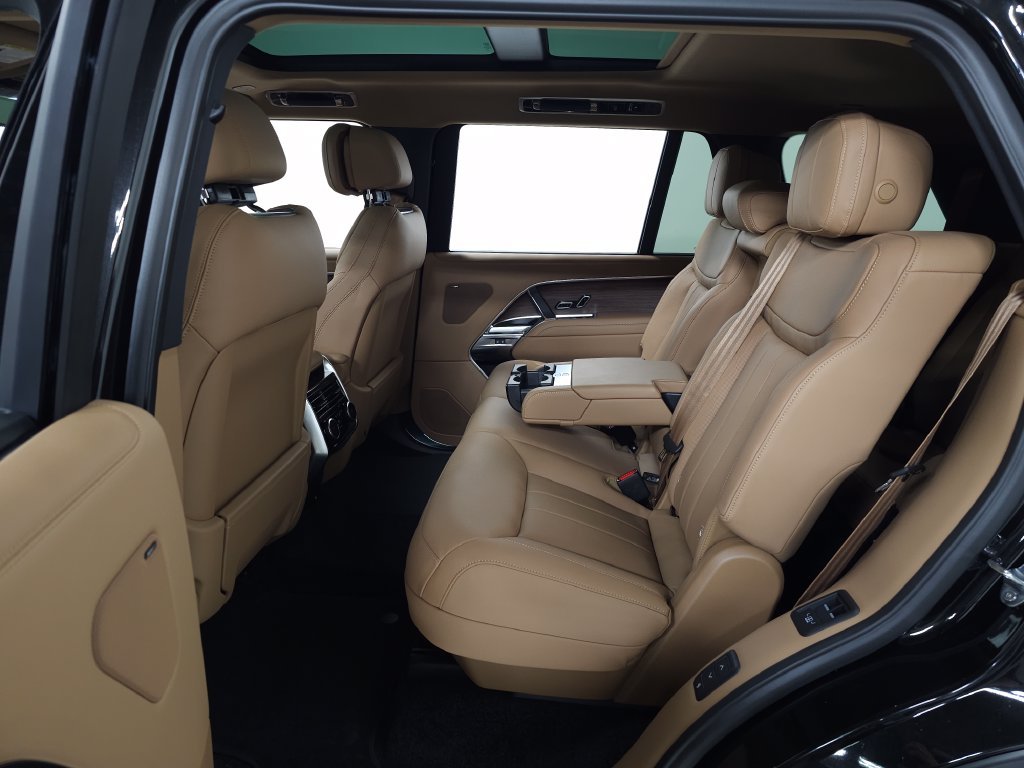 New 2026 Santorini Black Land Rover SE image 38
