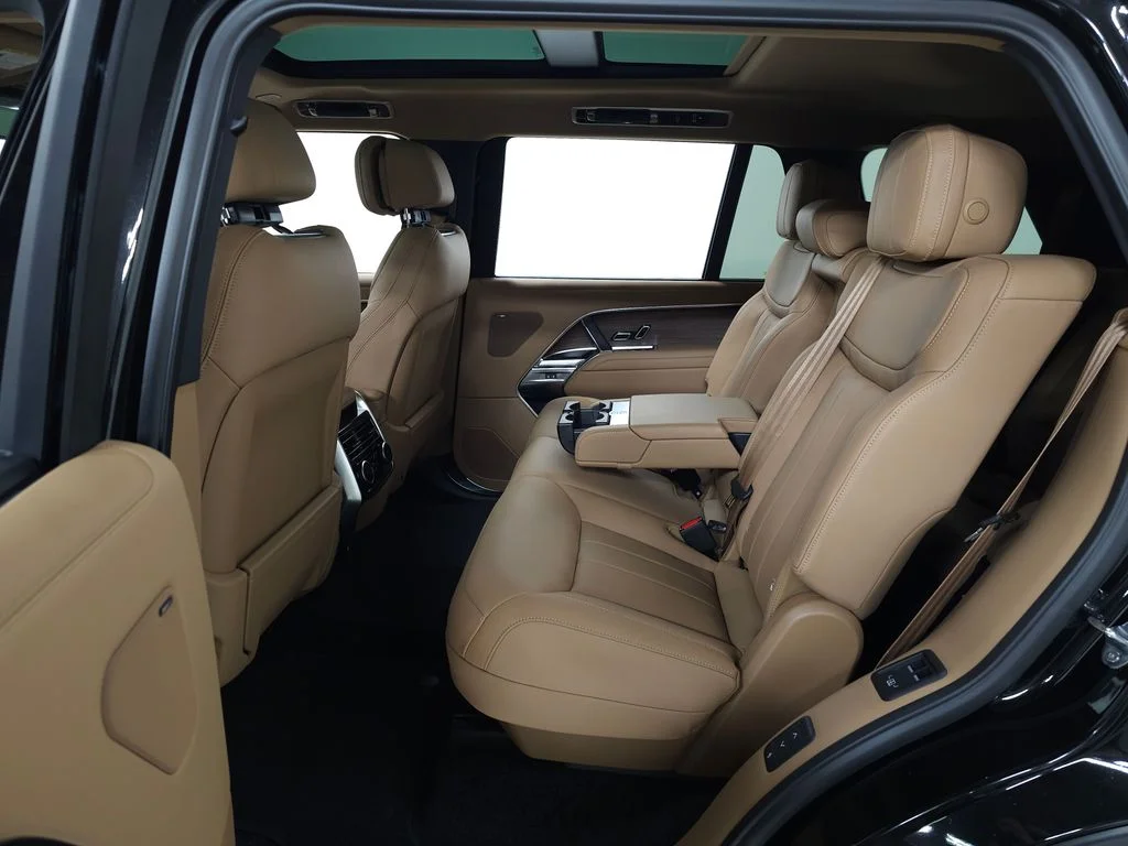 New 2026 Santorini Black Land Rover SE image 39