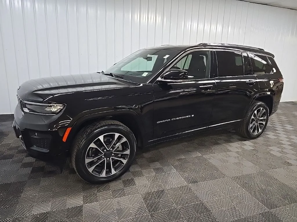 Used 2021 Diamond Black Jeep Overland image 6