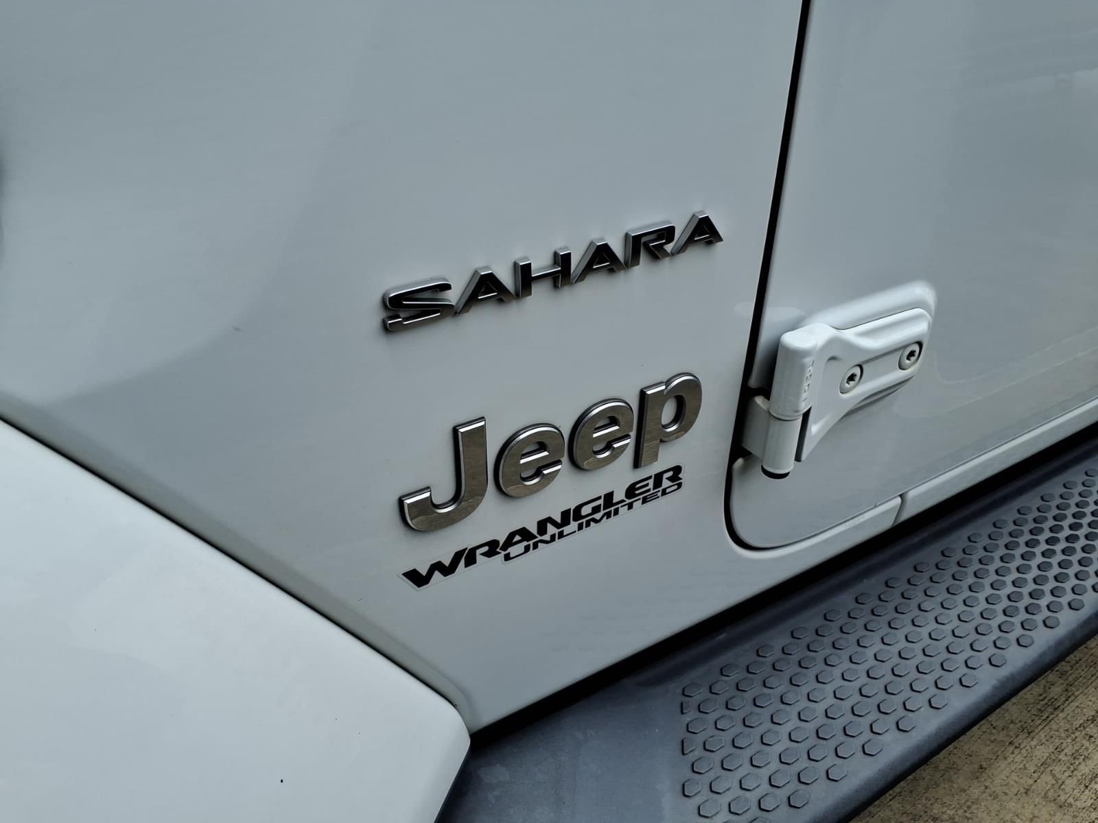 Used 2018 Bright White Clearcoat Jeep Unlimited Sahara image 6