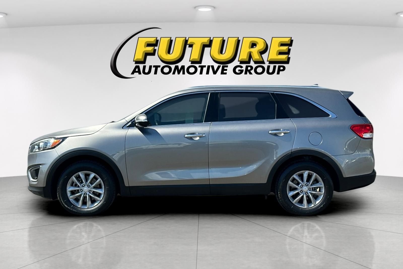 Used 2017 Silver Kia LX image 7