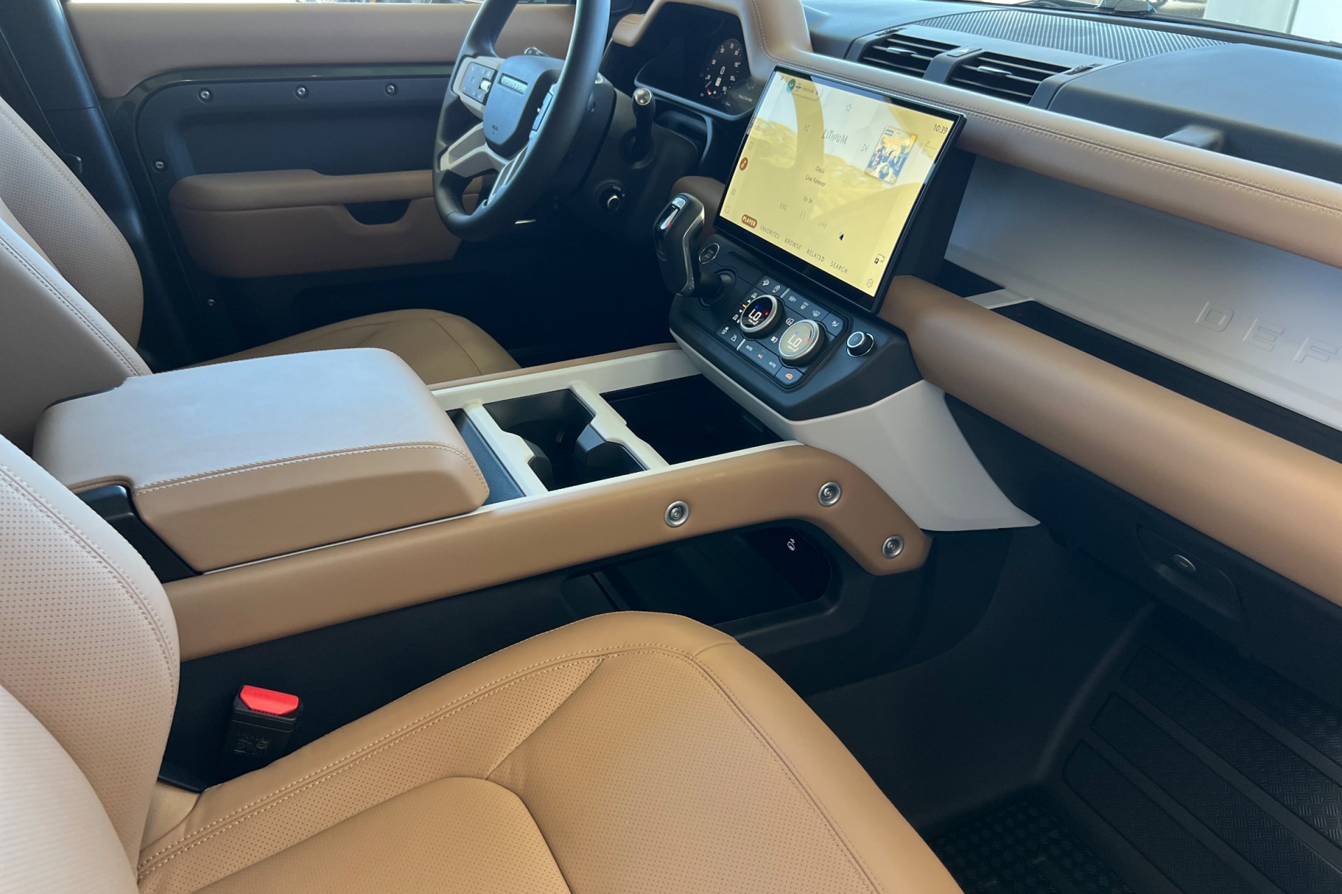New 2026 Woolstone Green Land Rover X-Dynamic SE image 19