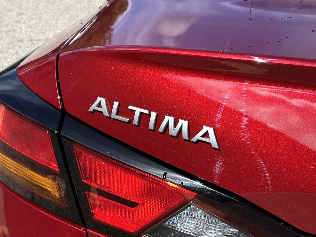 Used 2024 Red Nissan 2.5 SR image 12