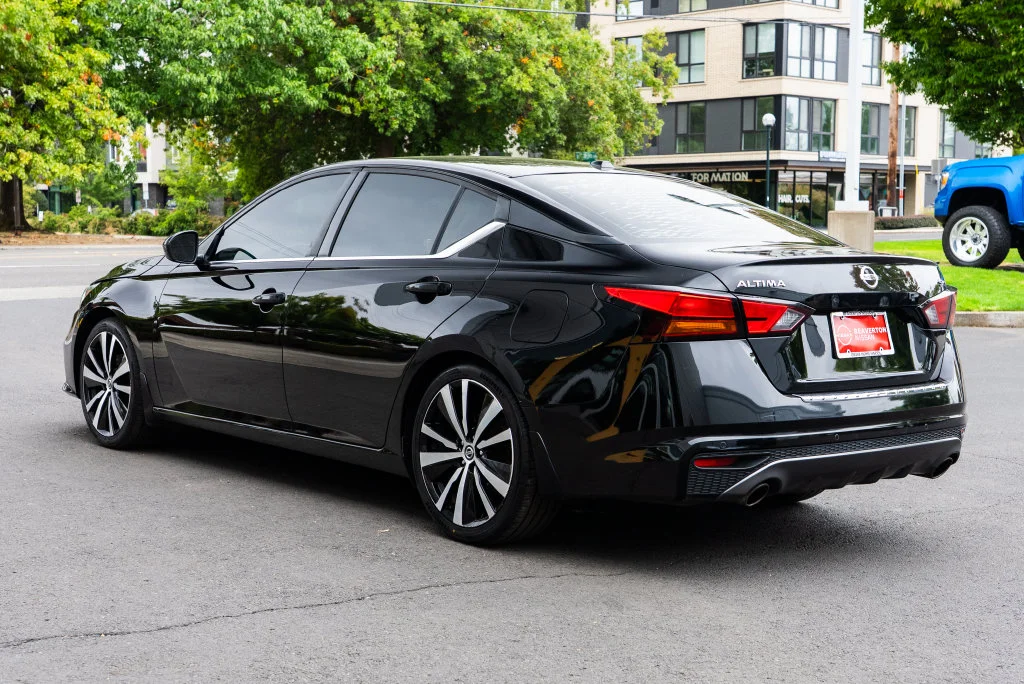 Used 2020 Black Nissan 2.5 SR image 4