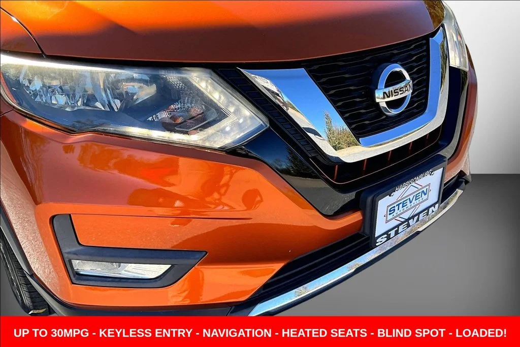 Used 2017 Orange Nissan SL image 37
