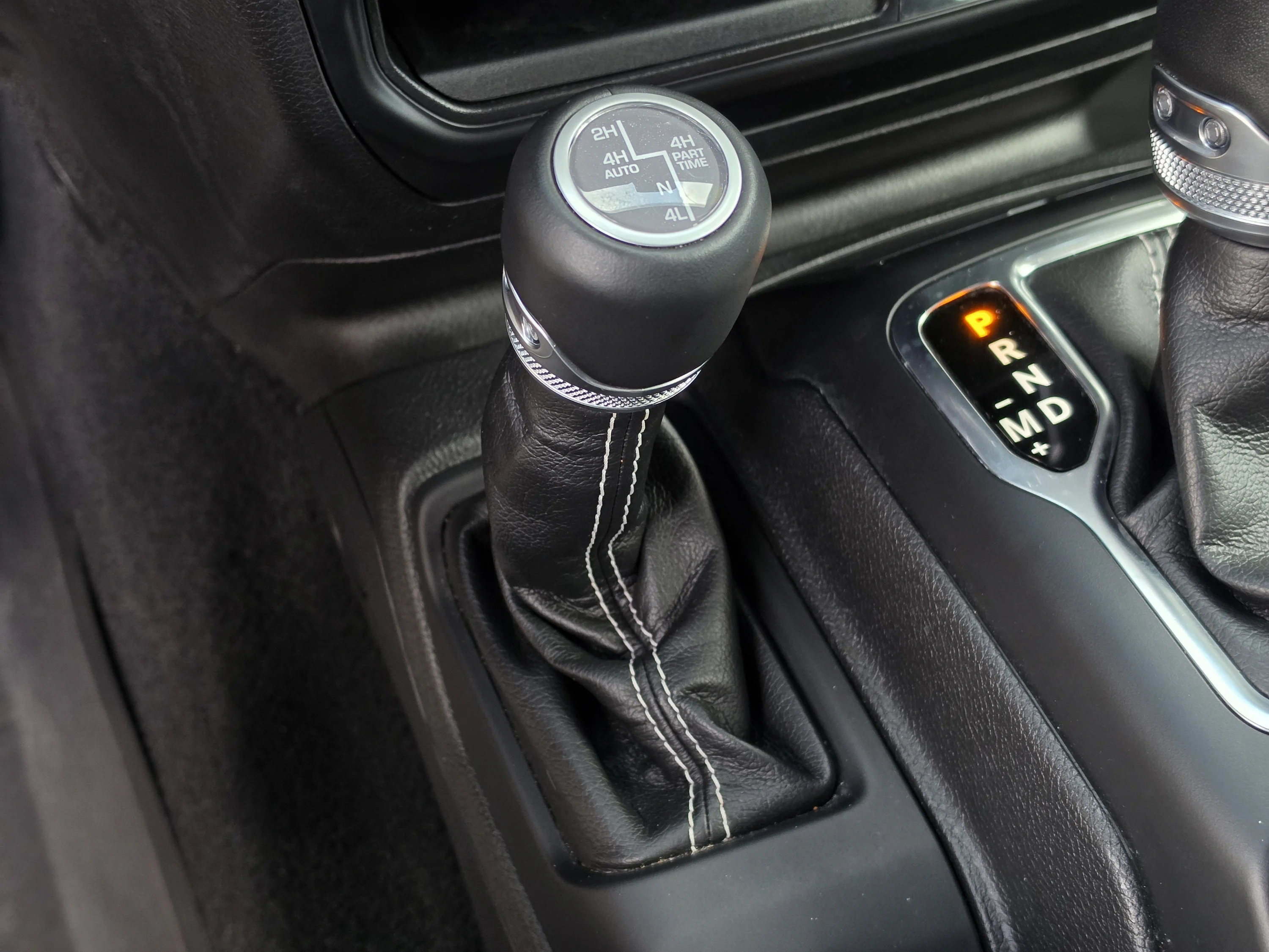 Used 2023 Sting-Gray Clearcoat Jeep Sahara image 32