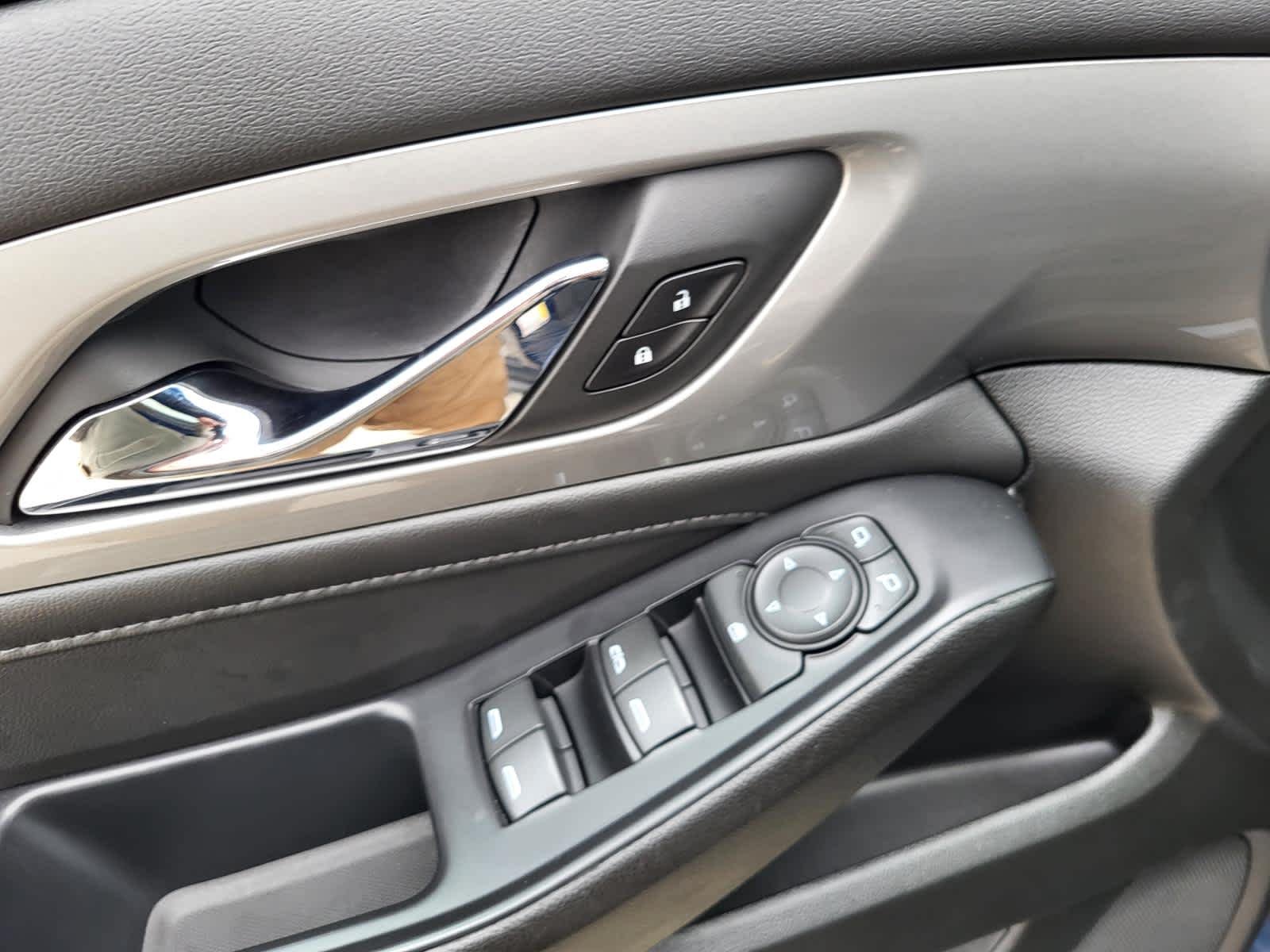 Used 2022 Northsky Blue Metallic Chevrolet LT Cloth image 18