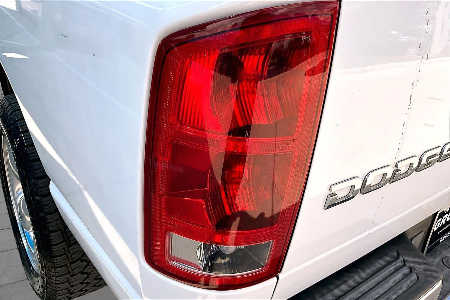Used 2003 Bright White Dodge SLT image 25