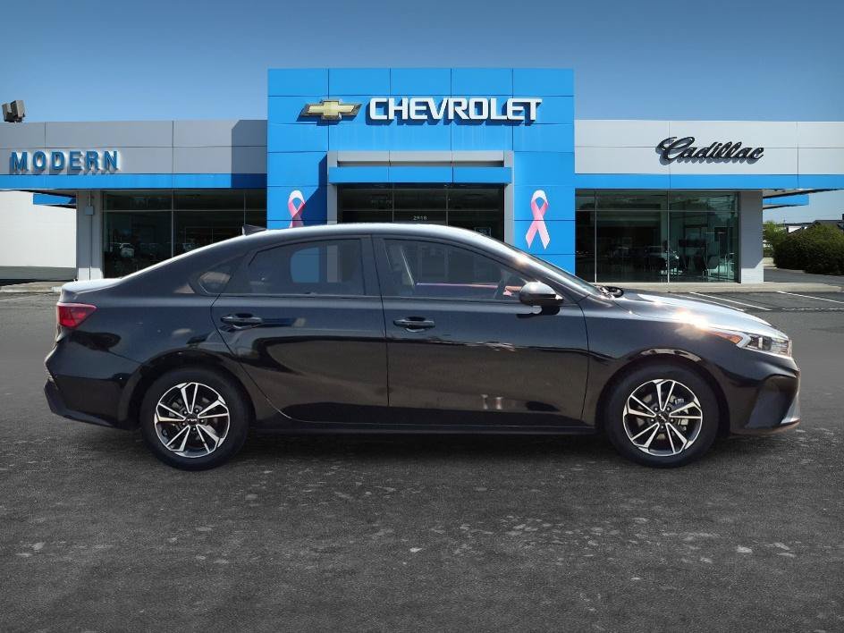Used 2022 Black Kia LXS image 6