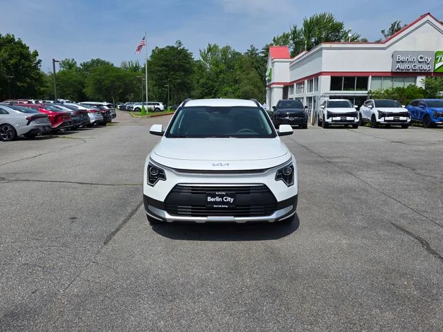 New 2026 Snow White Pearl Kia LX image 2