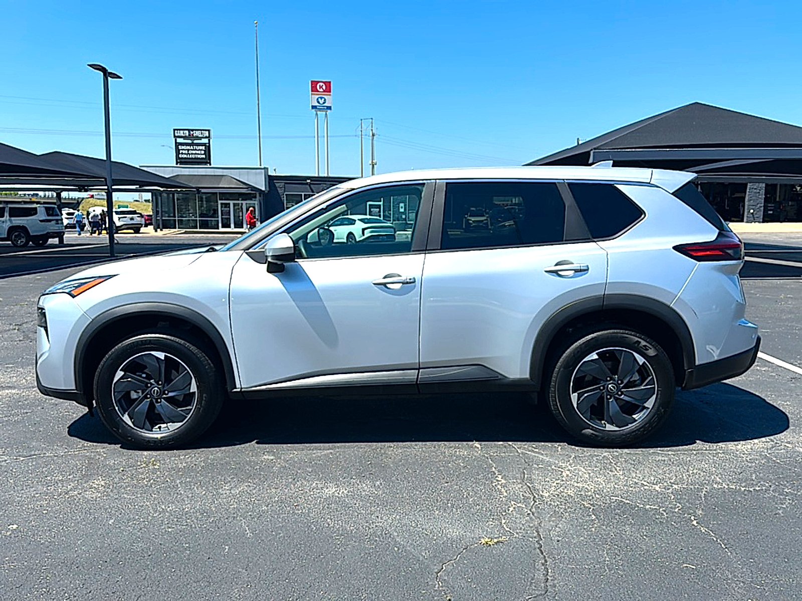 Used 2024 Brilliant Silver Metallic Nissan SV FWD image 5