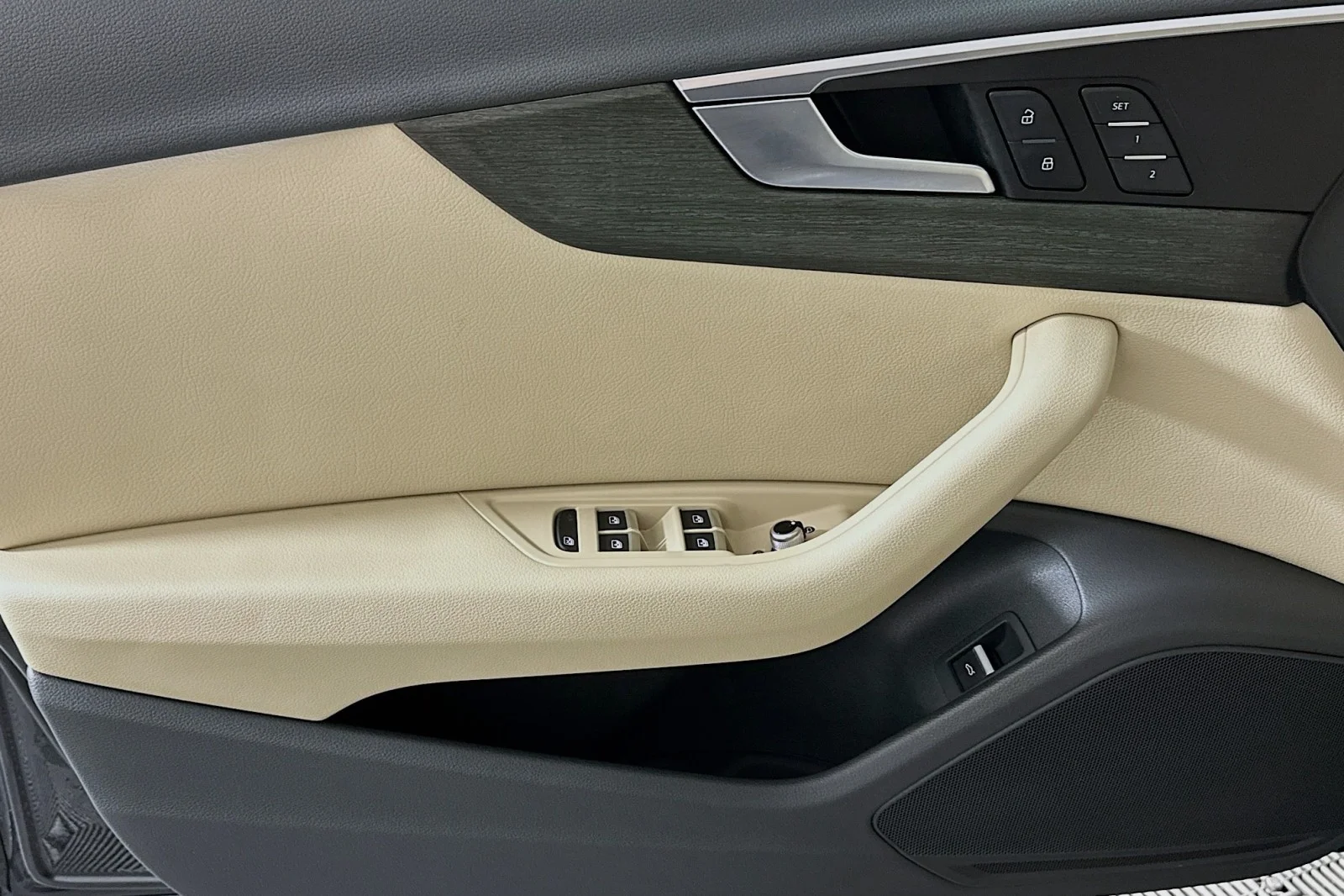 Used 2019 Manhattan Gray Metallic Audi Titanium Premium image 21