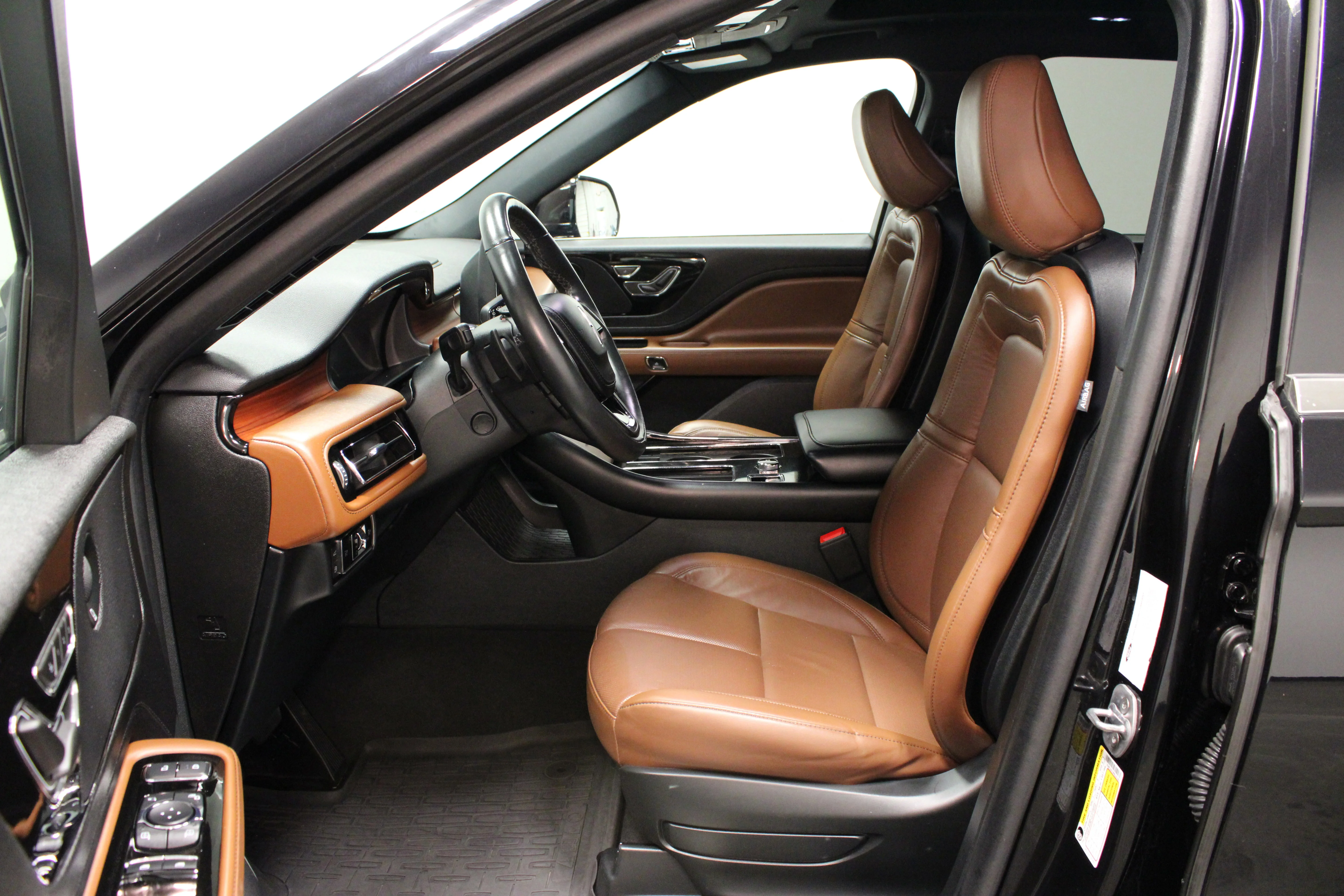 Used 2023 Black Metallic Lincoln Grand Touring image 13