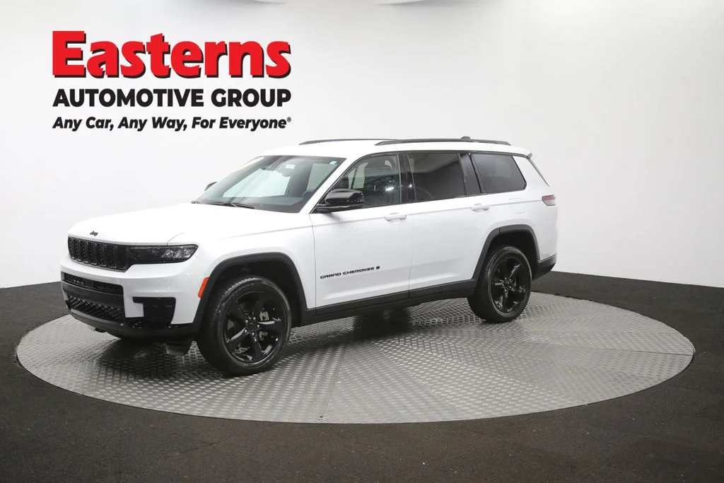 Used 2023 White Jeep Altitude image 58