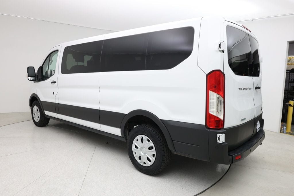 2023 Ford Transit Passenger XLT photo 4