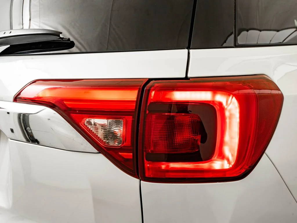 Used 2019 White Frost Tricoat GMC SLT-1 image 9
