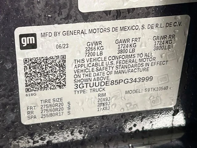 Used 2023 Silver GMC SLT image 11