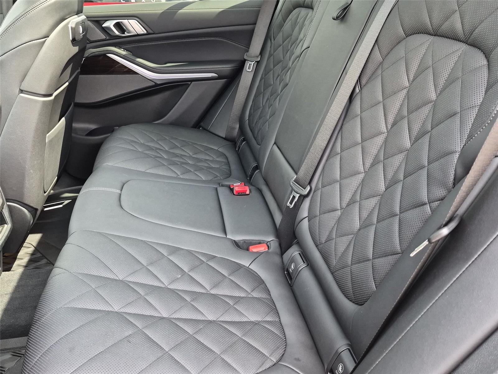 Used 2024 Black Sapphire Metallic BMW xDrive40i image 33