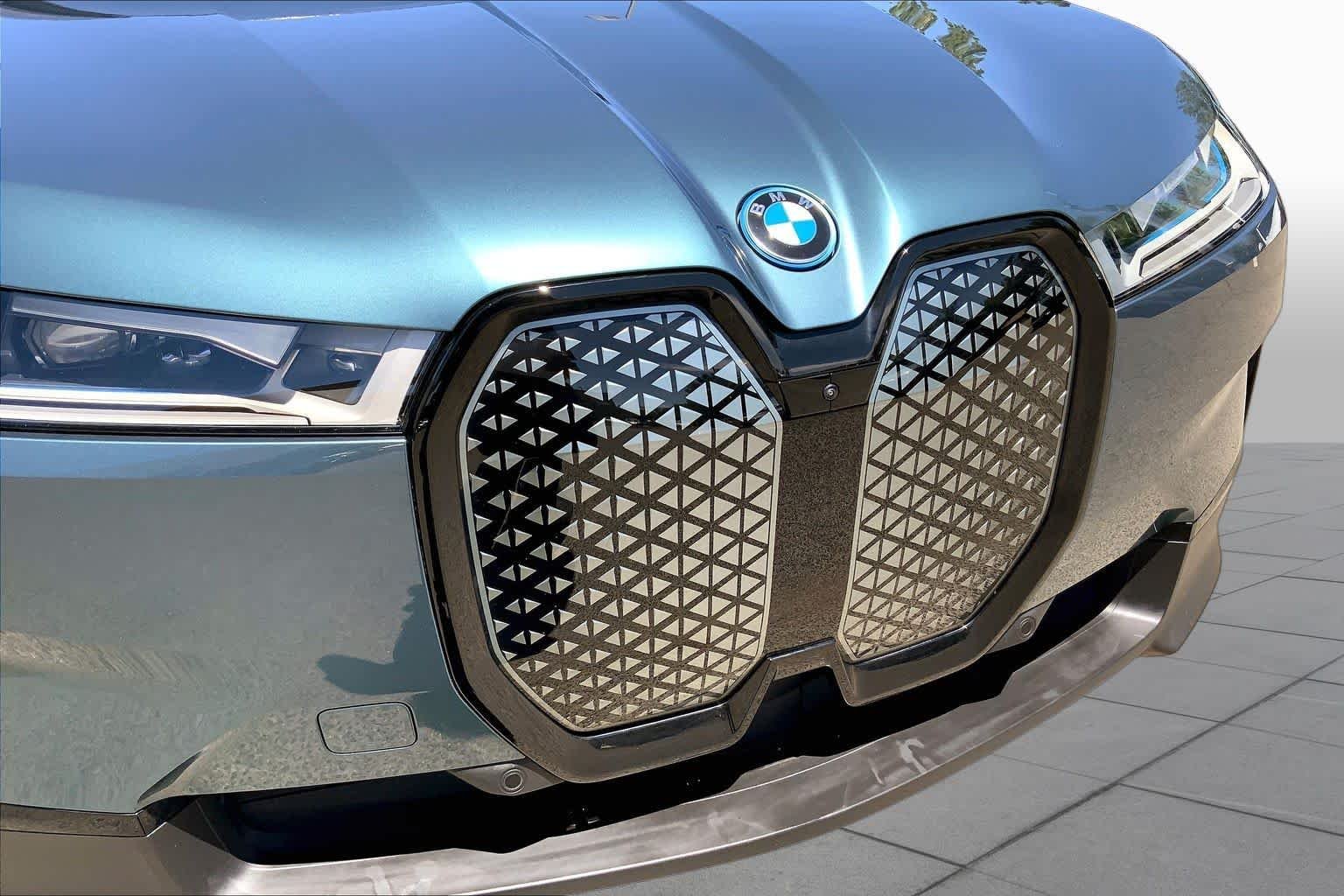 Used 2024 Blue Ridge Mountain Metallic BMW xDrive50 image 29