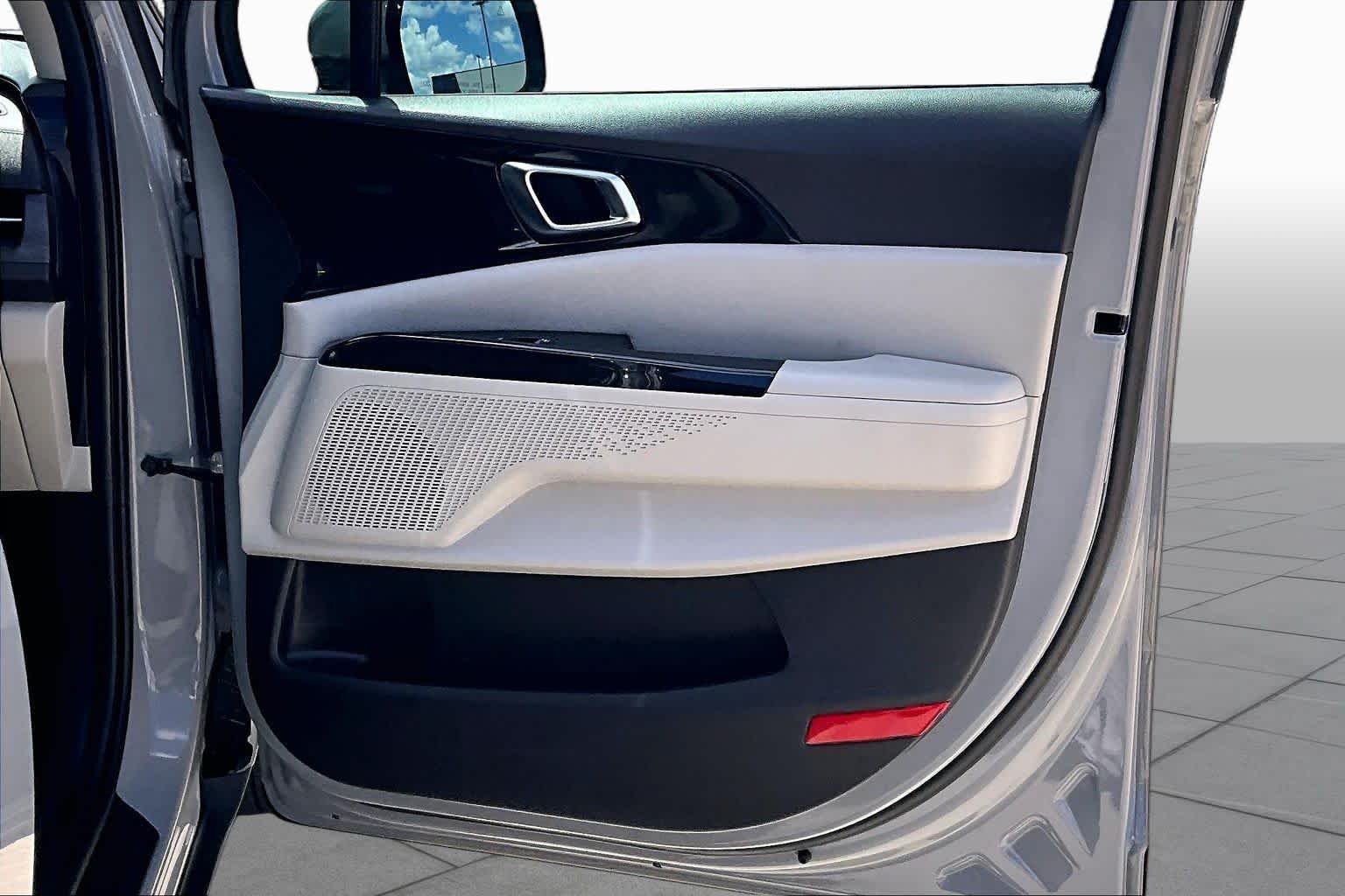 Used 2024 Ceramic Silver Kia SX image 21