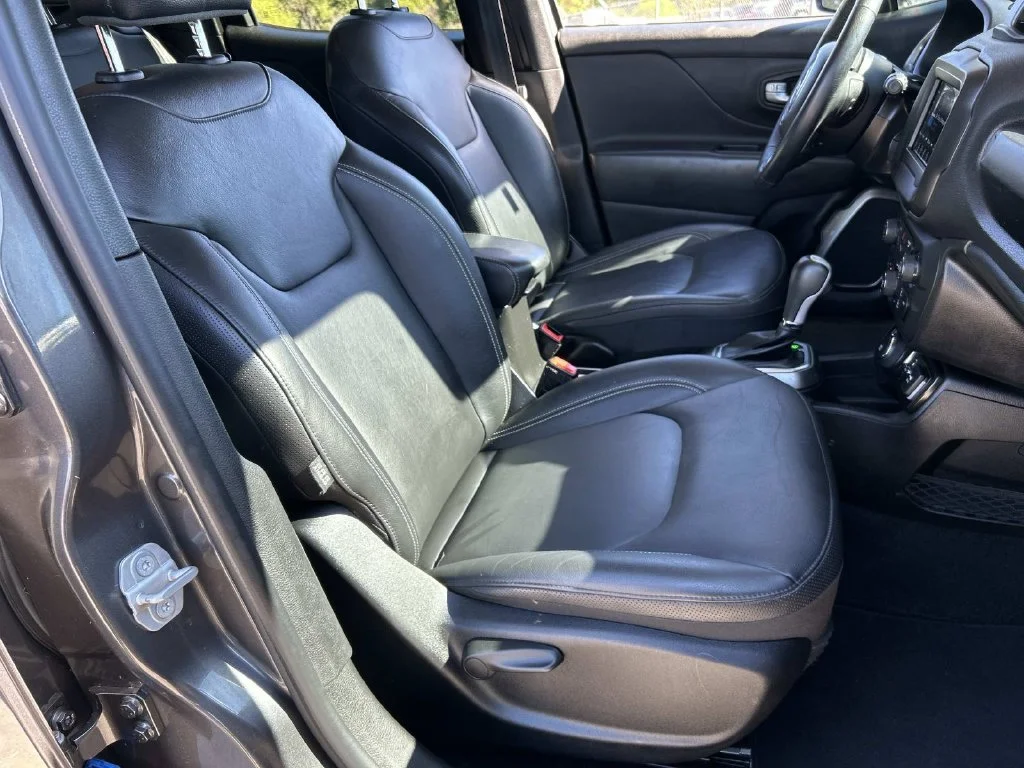 Used 2020 Gray Jeep Limited image 29