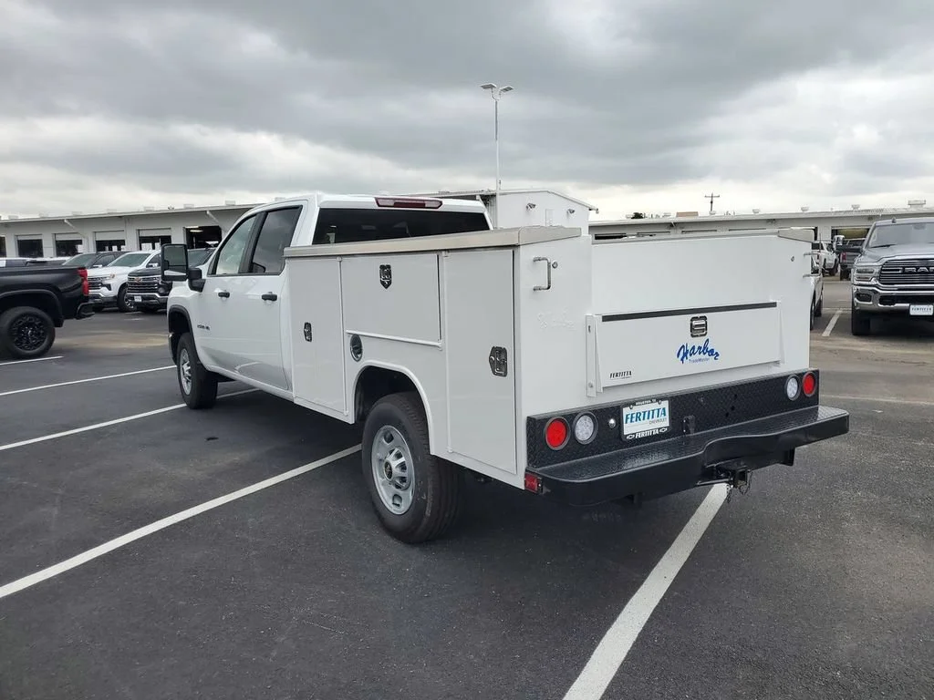 New 2026 Summit White Chevrolet WT image 20