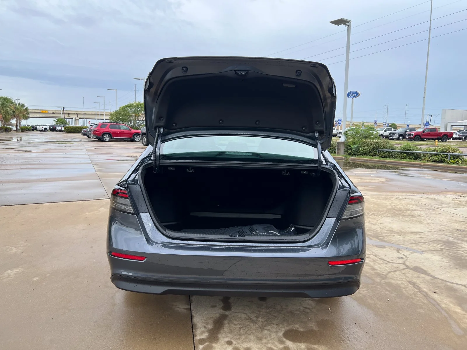 New 2026 Meteorite Gray Metallic Honda SE image 4